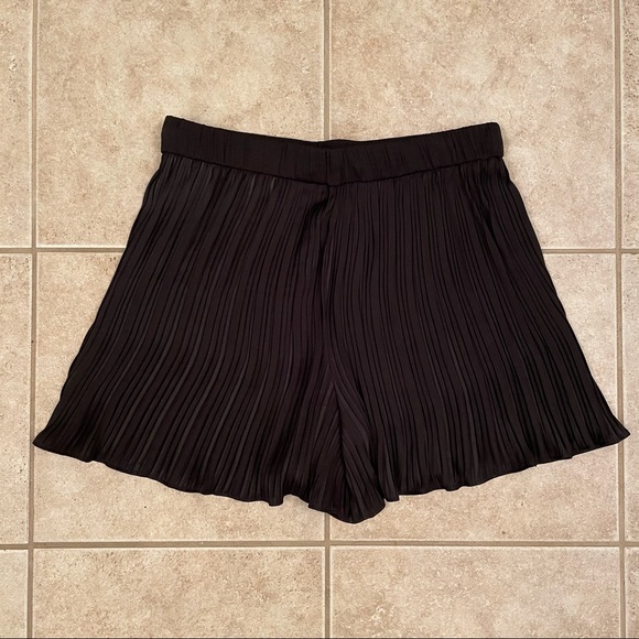 Zara High waisted pleated shorts Large - Picture 6 of 6